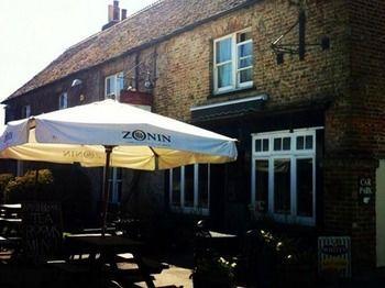 Отель The Northbrook Arms Micheldever Экстерьер фото